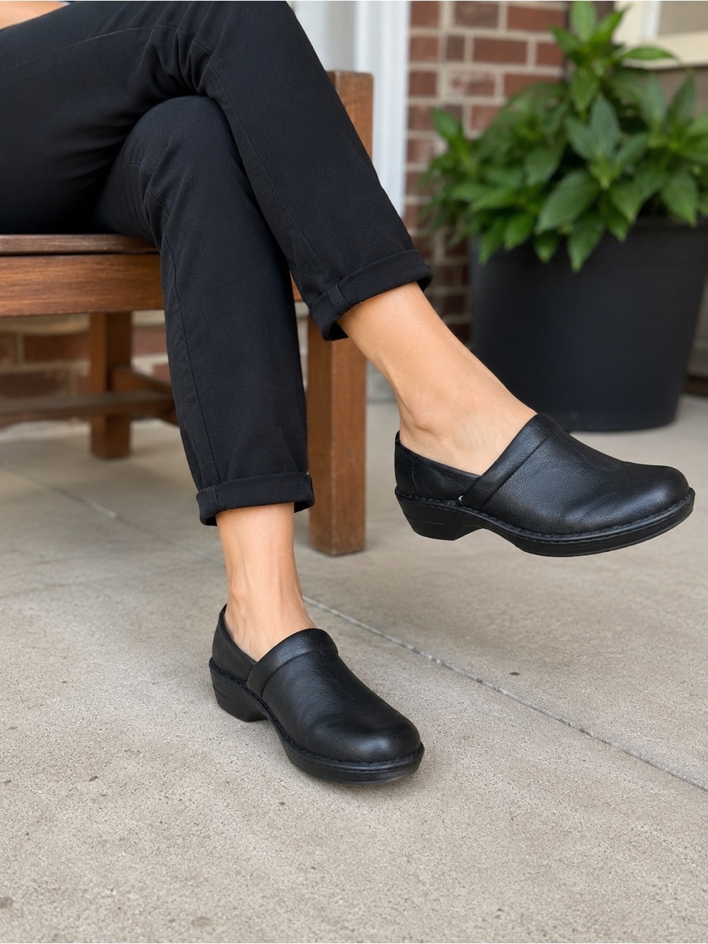 G.H. Bass & Co Sheena Women’s US 11M Black Slip-On Comfort Work Clogs